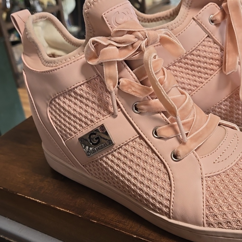Guess Wedge Sneaker Womens Size 10 Pink with Velvet Laces Excellent Condition - Picture 4 of 9